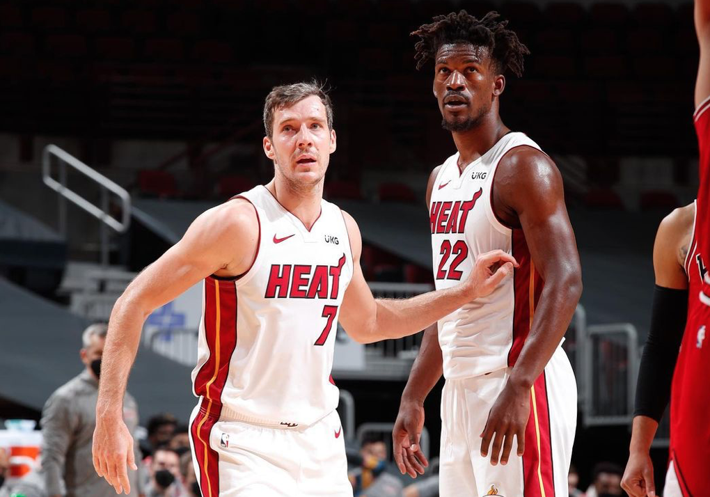 Los jugadores de Miami Heat se unen y derrotan a sus oponentes